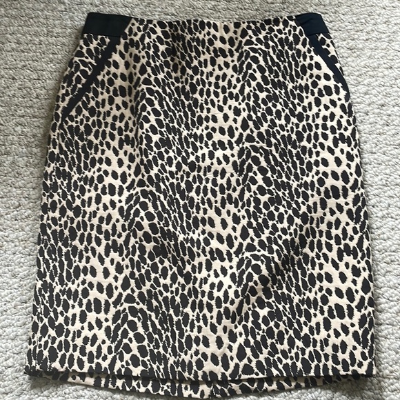 Animal print pencil skirt with POCKETS! From Outback Red collection-The Limited - Picture 1 of 3